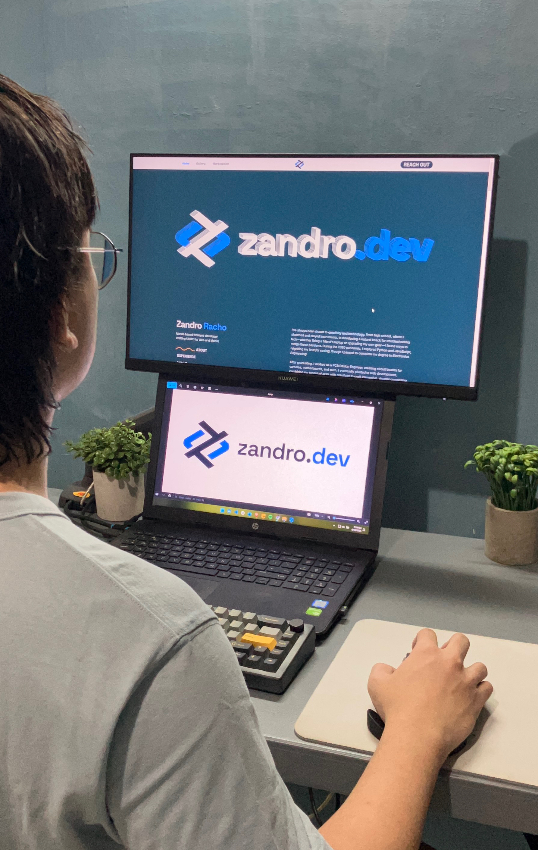 Image of Zandro while working on this website